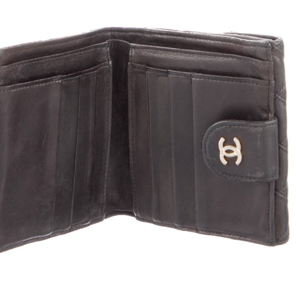 Chanel Interlocking CC Logo Leather Compact Wallet - Picture 5 of 5